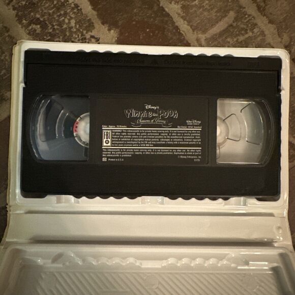 Disney's Winnie The Pooh: Seasons Of Giving VHS Video‎ With Clamshell Case - Picture 4 of 4